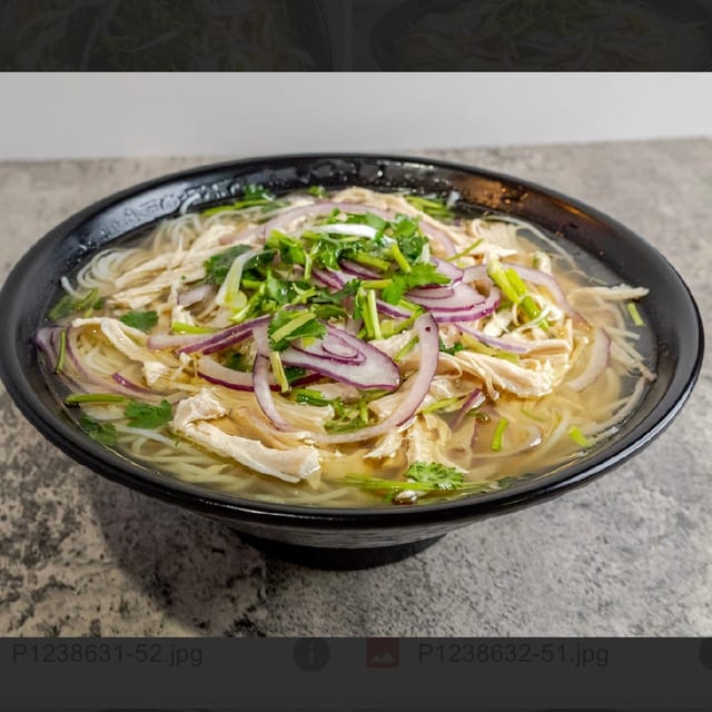 P6. Chicken Pho (Gà).