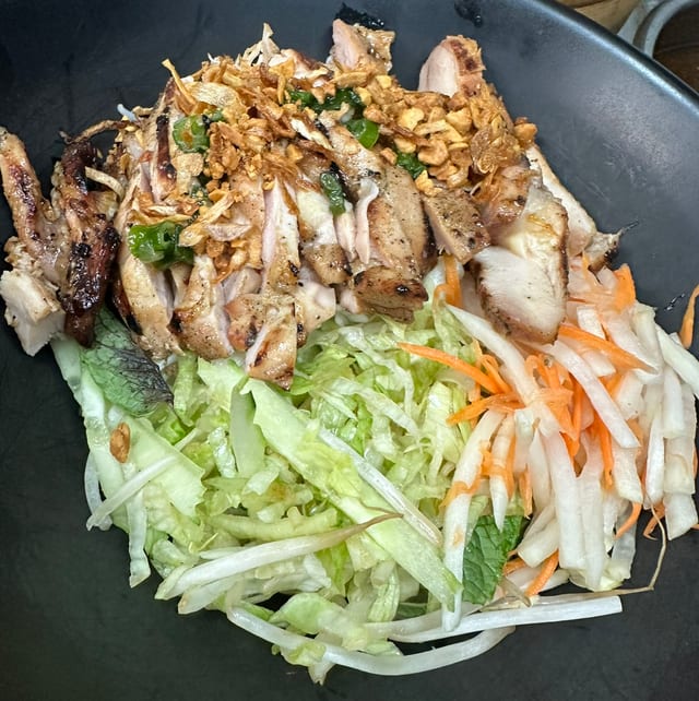 B3. Grilled Chicken (Gà Nướng).